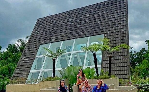 Ruang Lapang Cafe Bandung - Review Lokasi dan Harga Menu